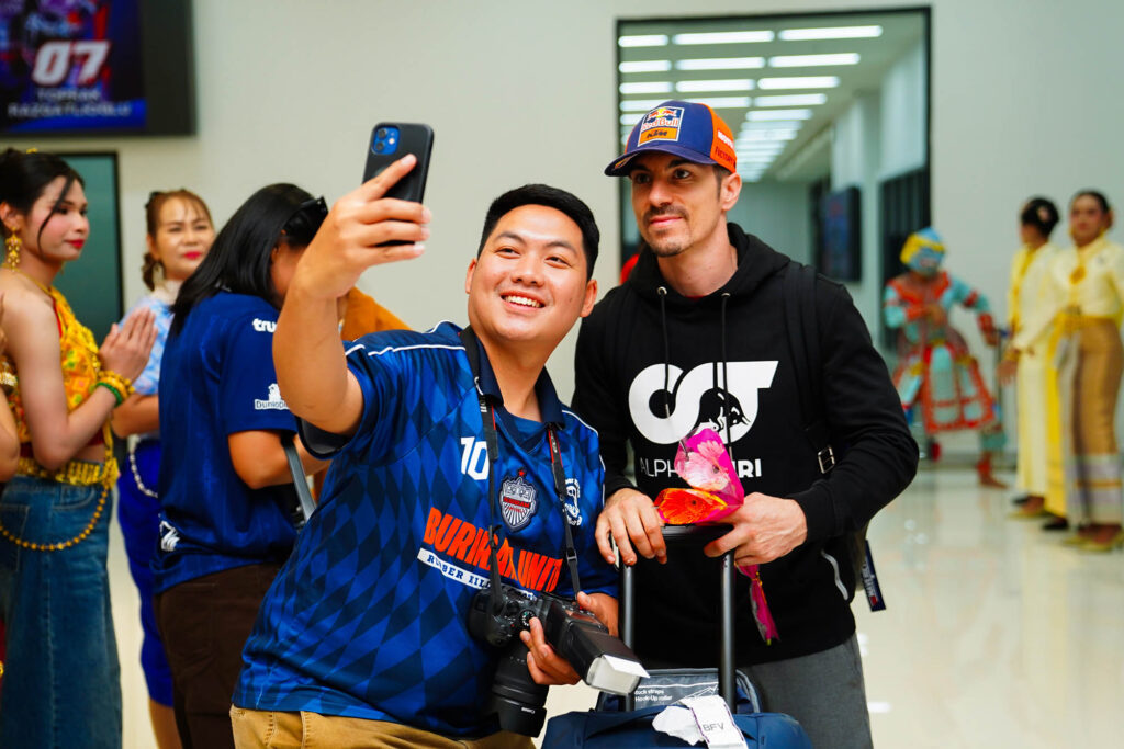 นักบิด MotoGP เดินทางถึงไทย เตรียม Grand Prix of Thailand 2026